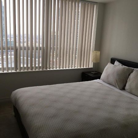 Maplewood Suites - Square One Mississauga Luaran gambar