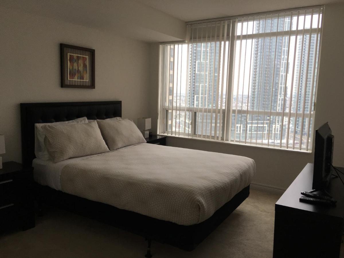 Maplewood Suites - Square One Mississauga Luaran gambar