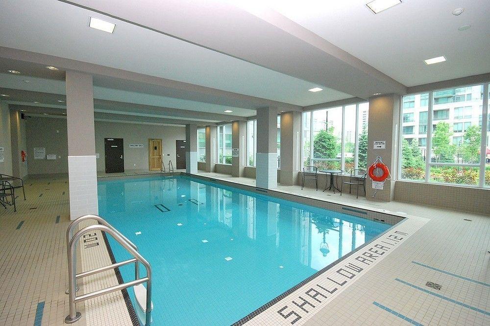 Maplewood Suites - Square One Mississauga Luaran gambar