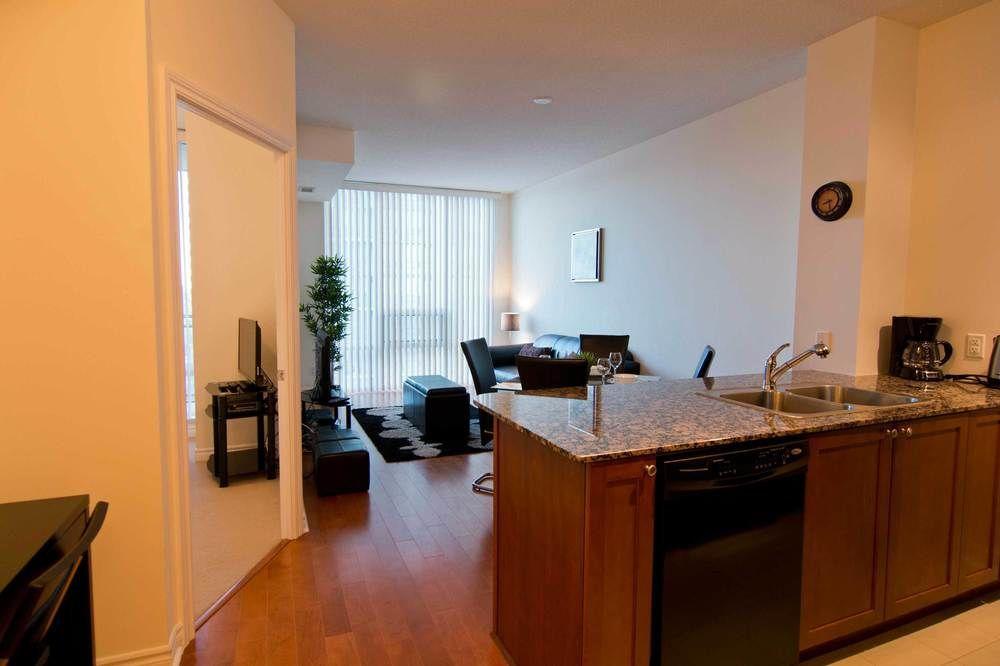 Maplewood Suites - Square One Mississauga Luaran gambar