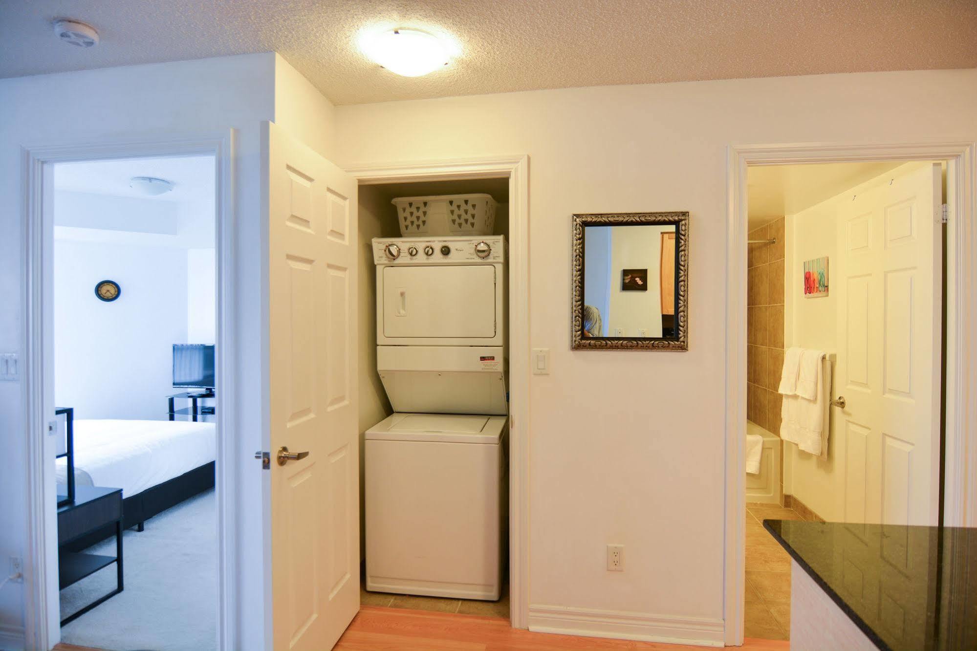 Maplewood Suites - Square One Mississauga Luaran gambar