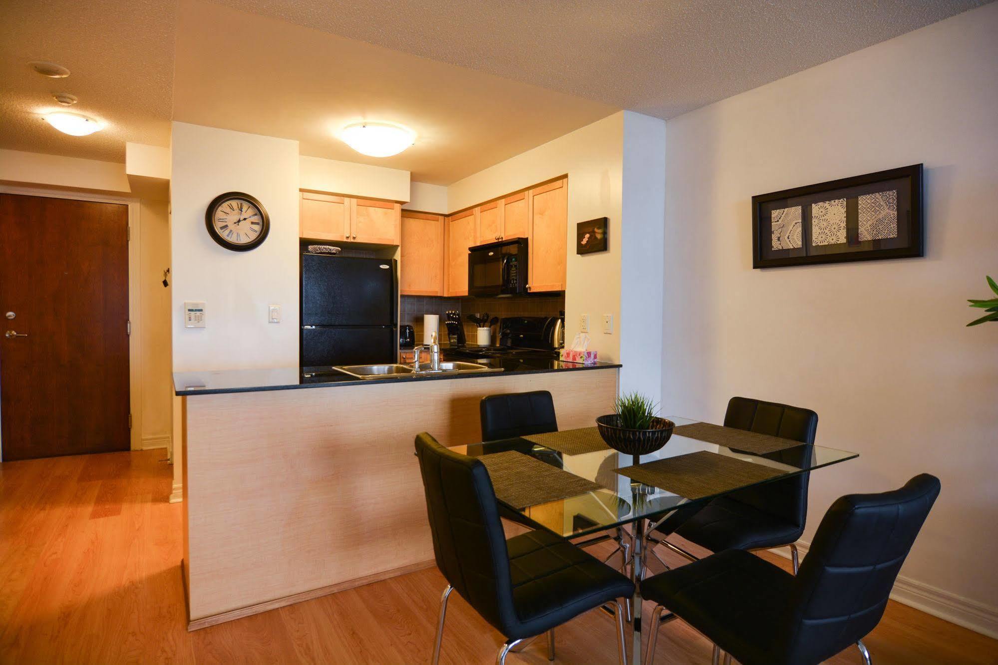 Maplewood Suites - Square One Mississauga Luaran gambar