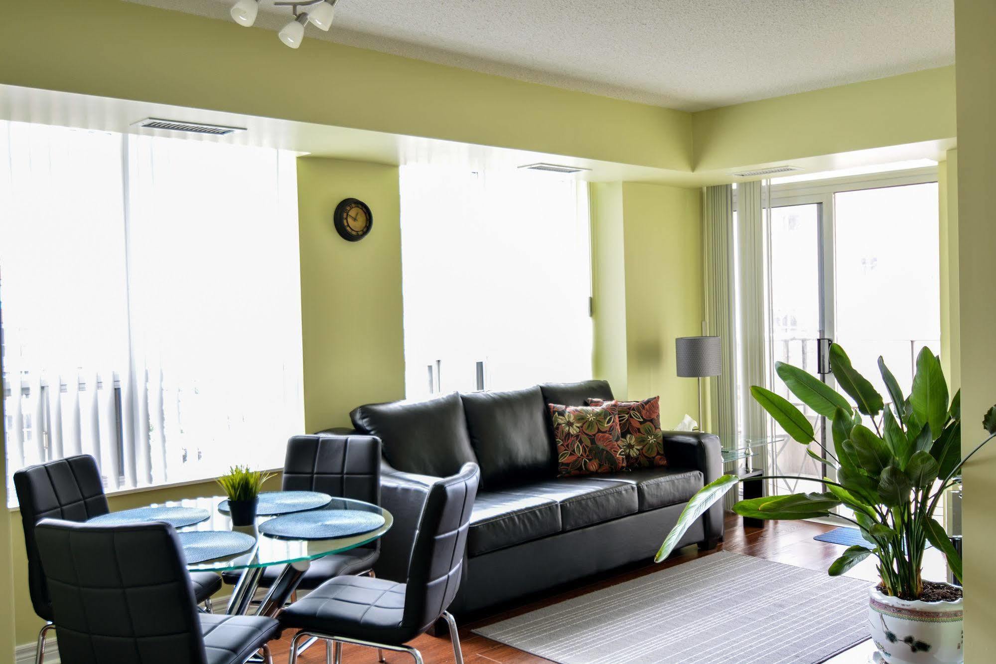 Maplewood Suites - Square One Mississauga Luaran gambar