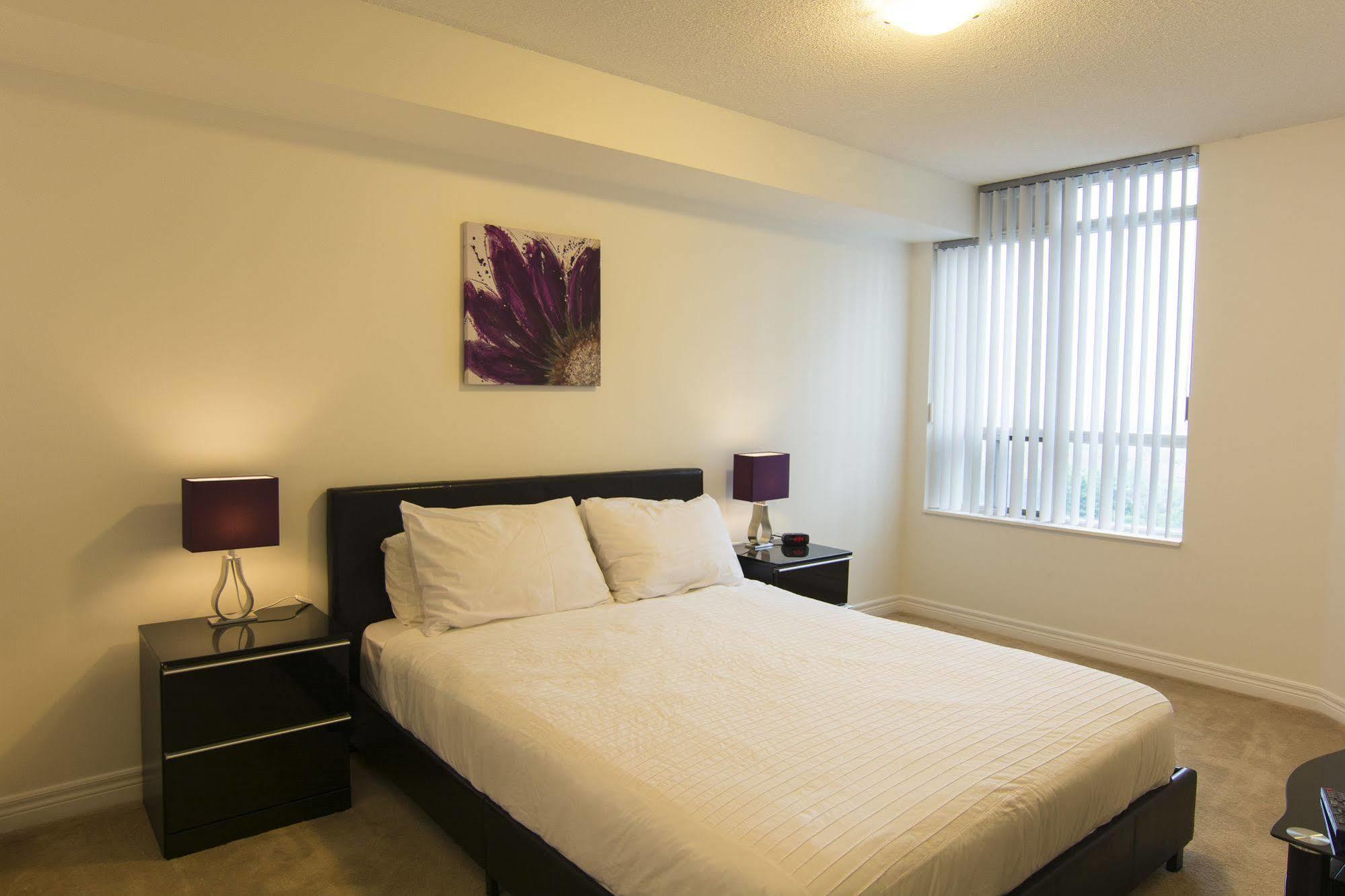 Maplewood Suites - Square One Mississauga Luaran gambar