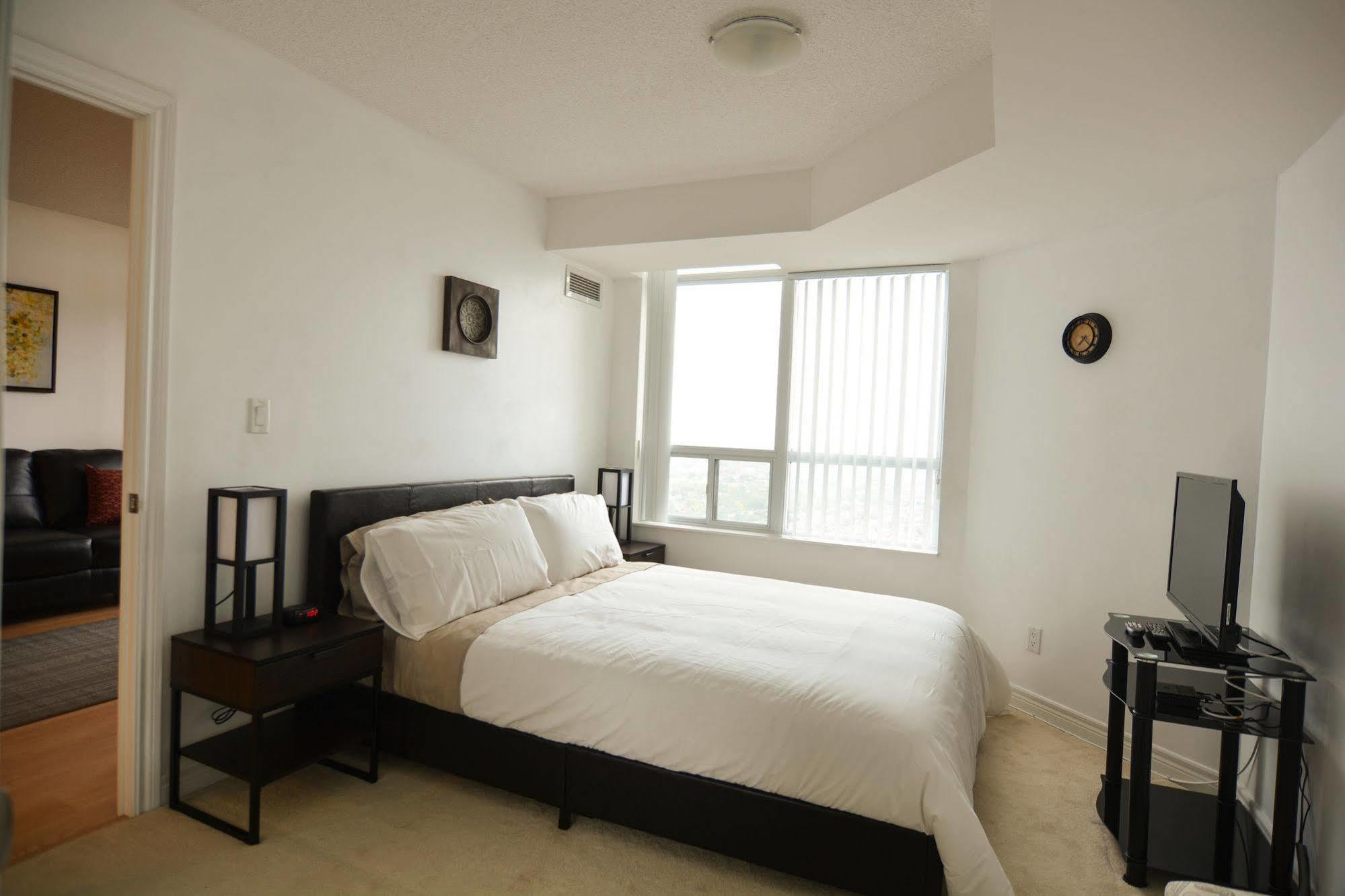Maplewood Suites - Square One Mississauga Luaran gambar