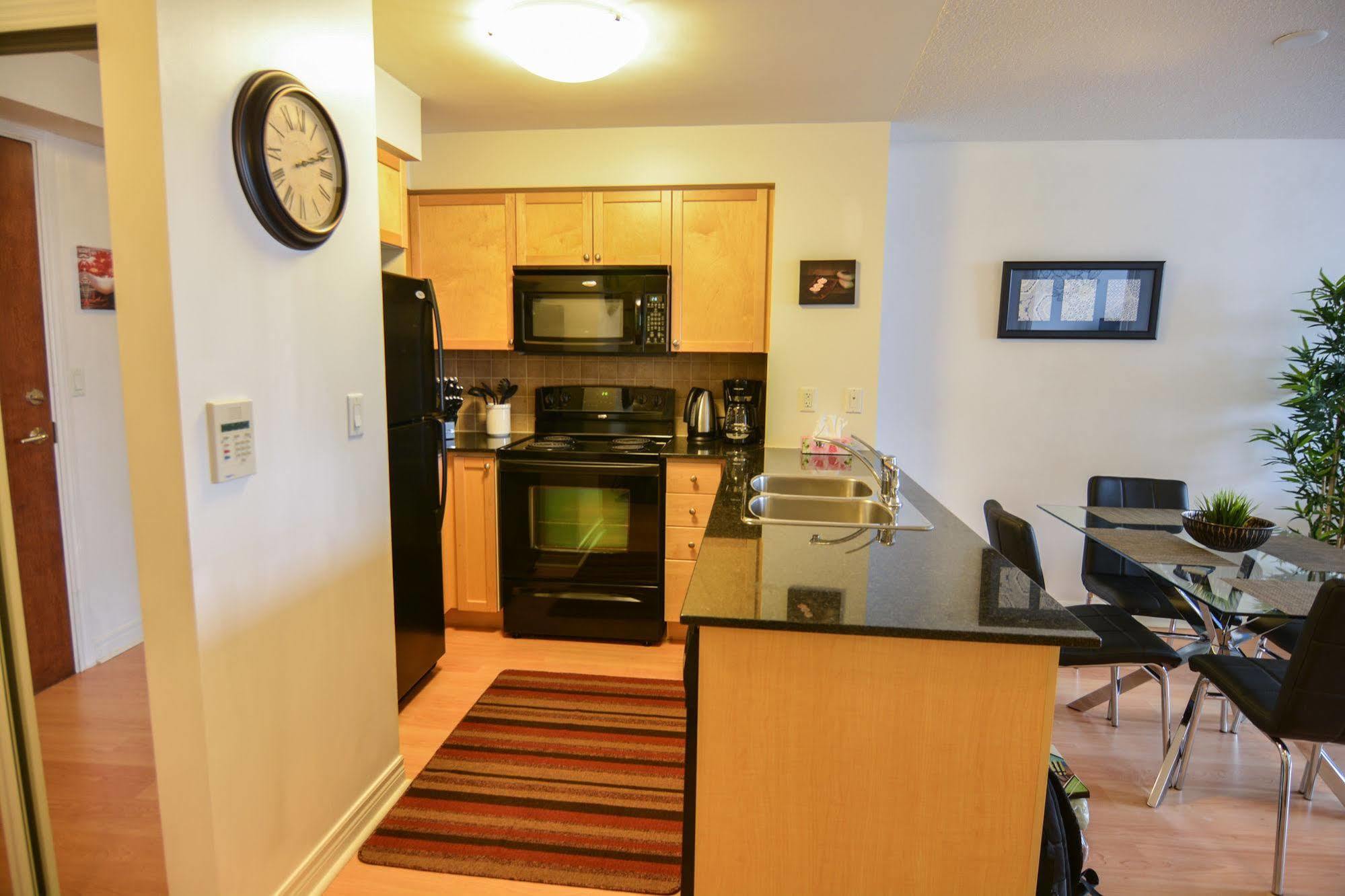 Maplewood Suites - Square One Mississauga Luaran gambar