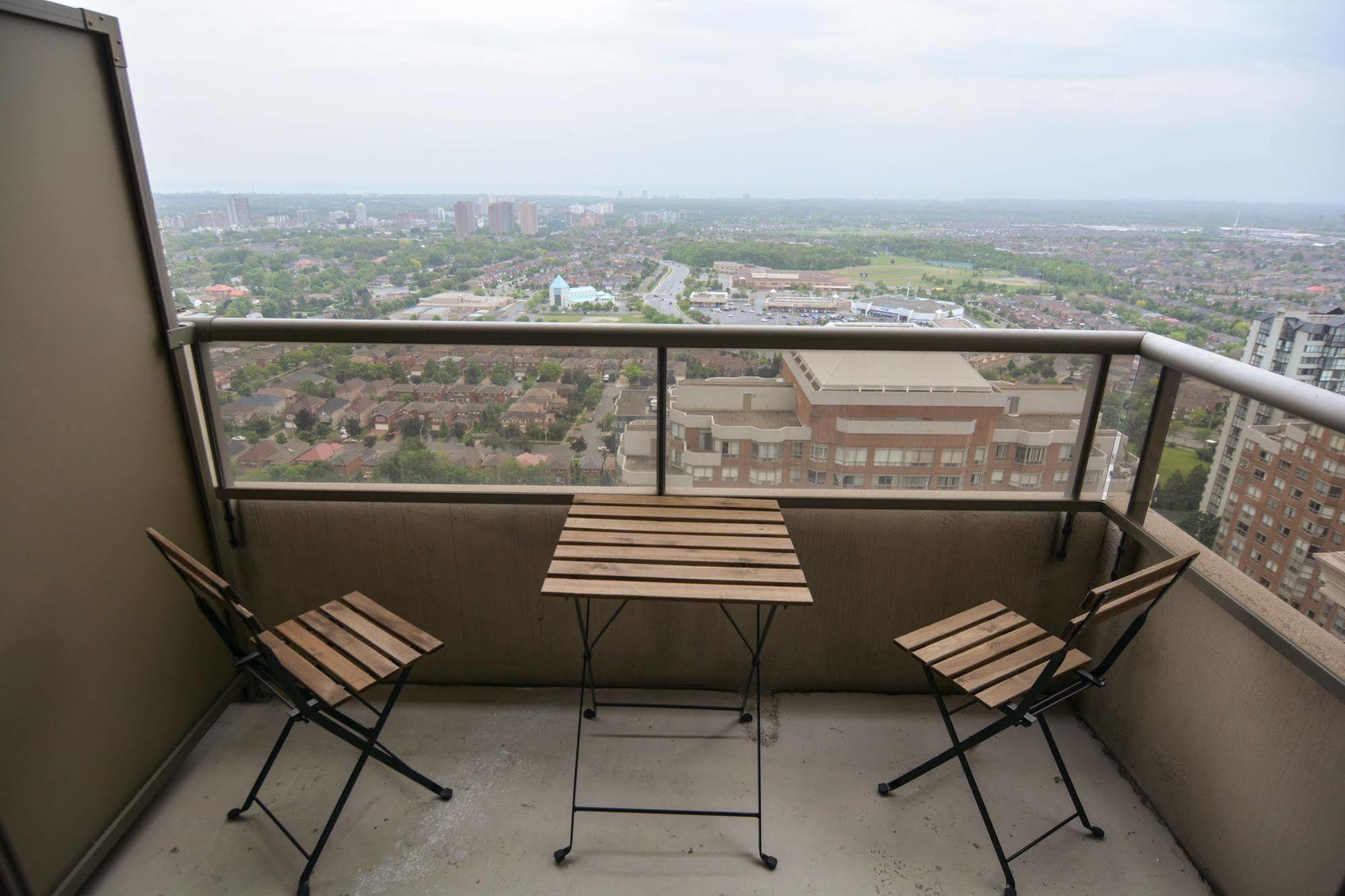 Maplewood Suites - Square One Mississauga Luaran gambar